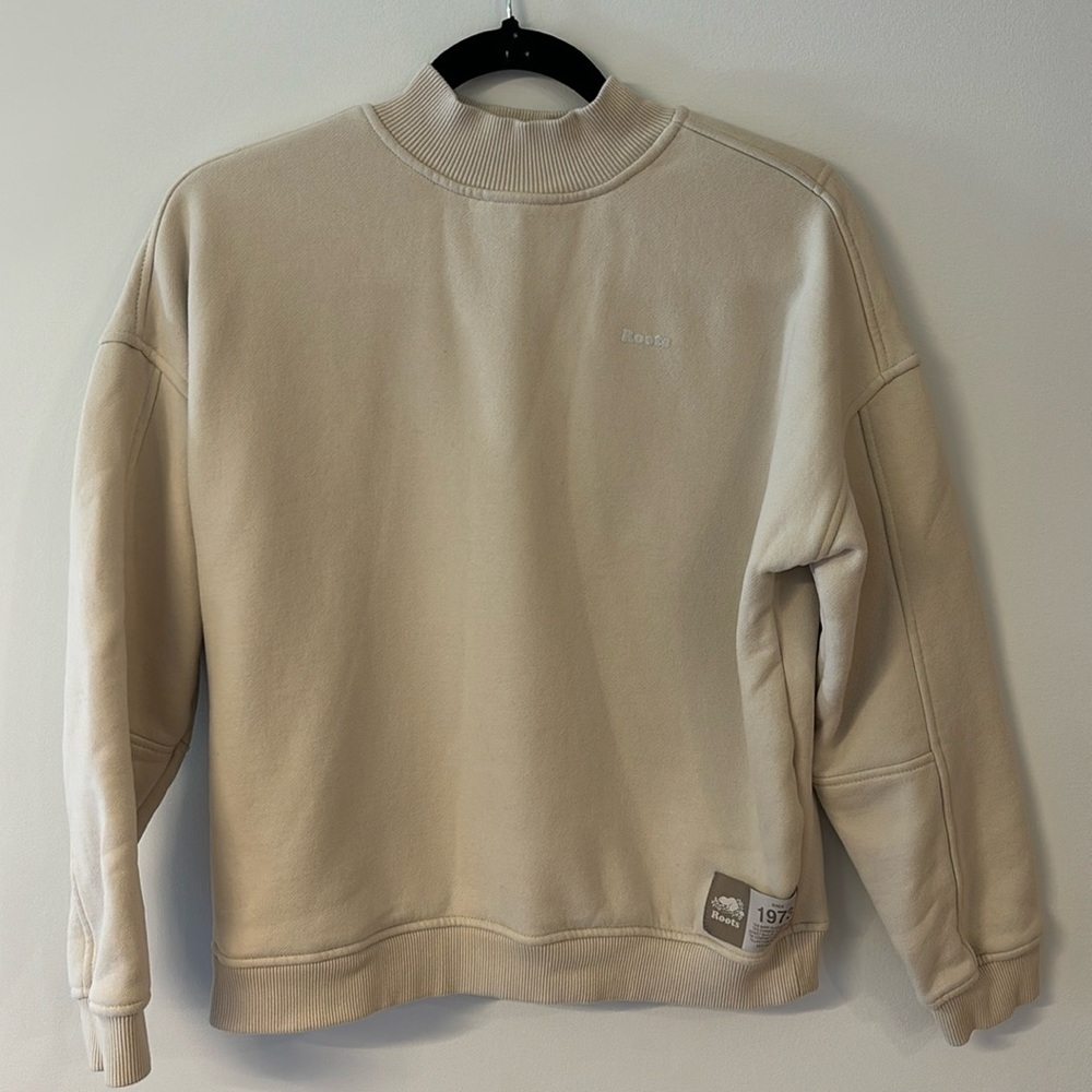 Roots long sleeve cream sweatshirt